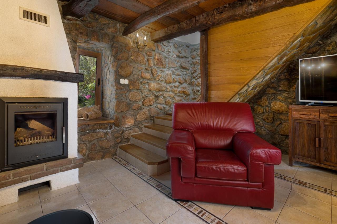 Stone Lady Holiday Home With Pool&Hot Tub,Sauna,Bbq,Garden Rasopasno Exterior foto